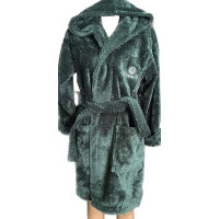 Короткий махровый халат зеленого цвета