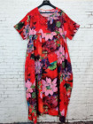 Красное женское прогулочное платье с цветами