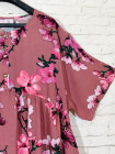 Розовое прогулочное платье с карманами и цветами